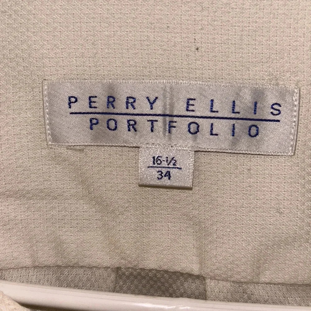😍Men’s perry Ellis 100% cotton button down, size 16 1/2 34. - Picture 3 of 5